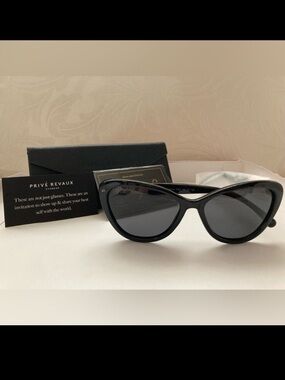 Privé Revaux Cat-Eye Sunglasses Black THE TIMELESS with rhinestones